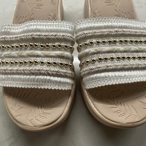Bzees Gold and White Sandals with Textured Strap - Picture 3 of 4